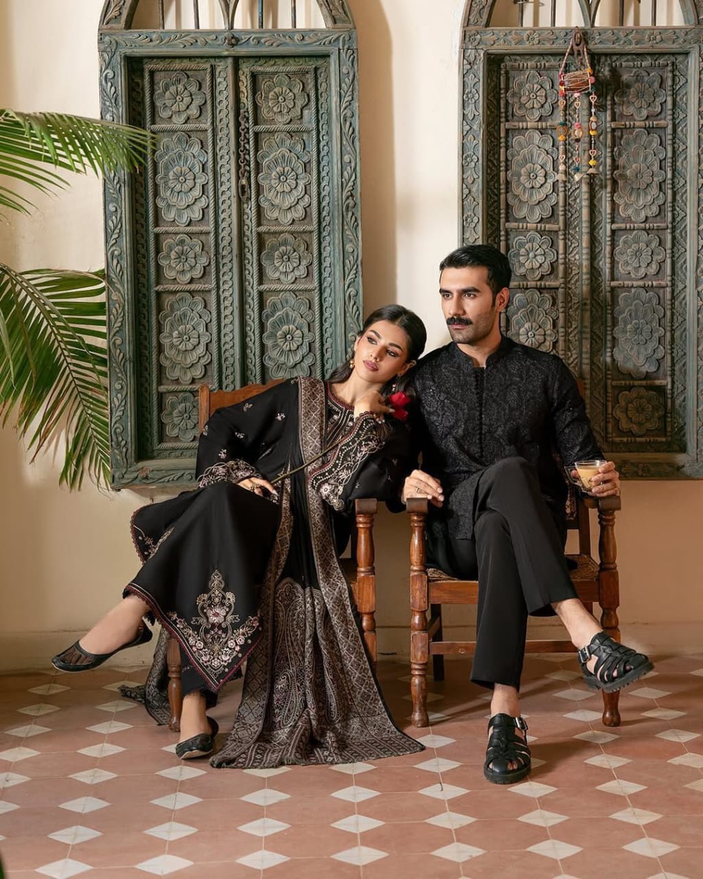 Izel Premium Air-Jet Lawn 3PC Embroidered Suit - D#1006 (Black)