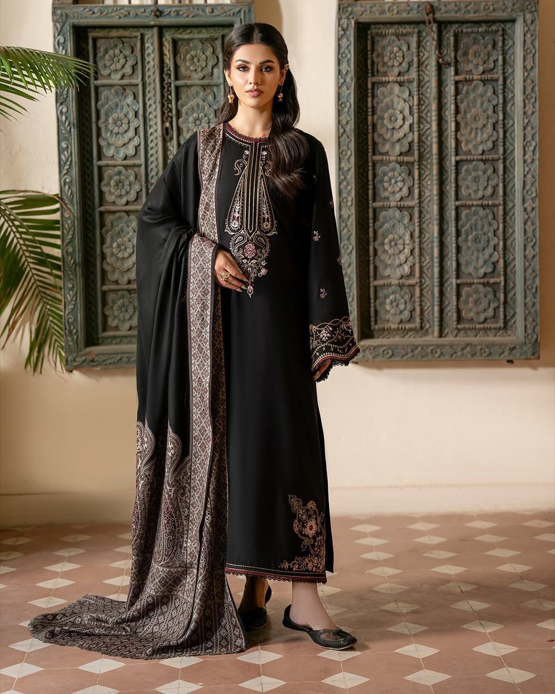 Izel Premium Air-Jet Lawn 3PC Embroidered Suit - D#1006 (Black)