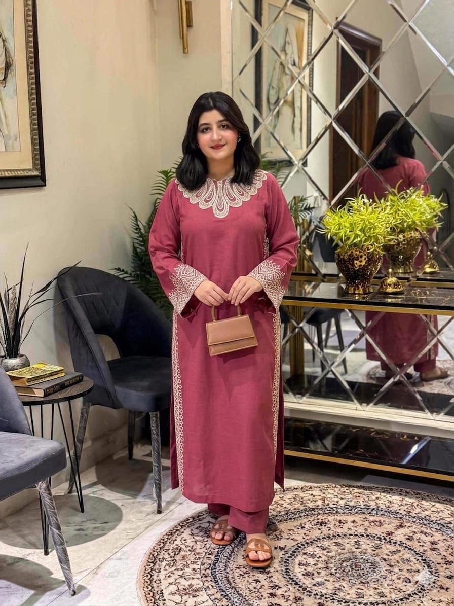 Umzay Premium Luxury Lawn 2PC Embroidered Unstitched Suit - DE-1025 (Maroon/Rose)