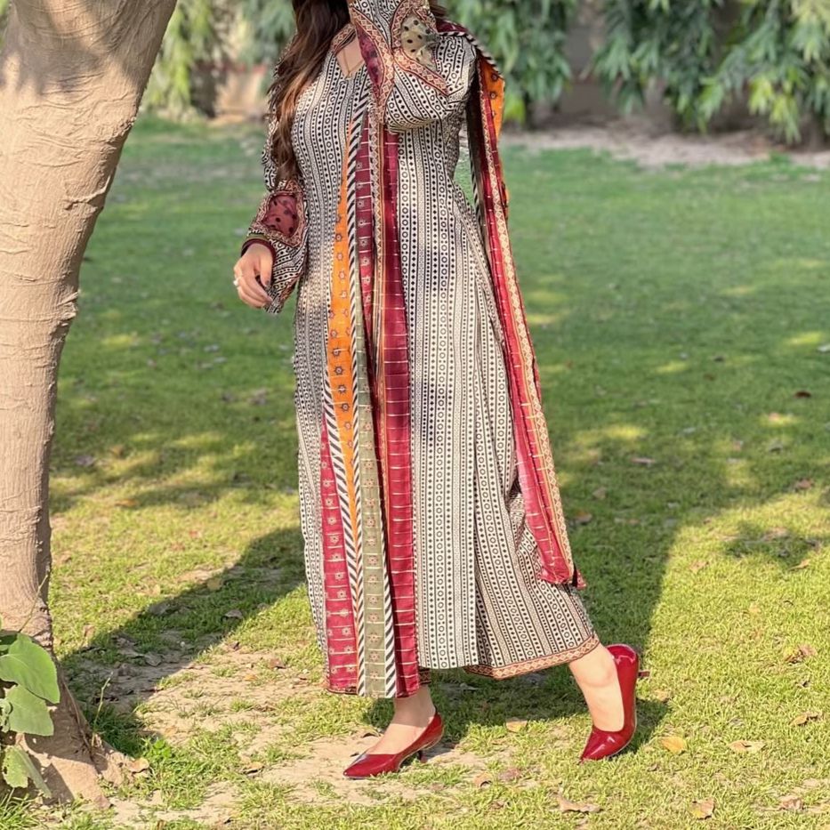 Zeen 3PC Printed Lawn Unstitched Suit with Voil Dupatta - Summer Collection 2026 (Black/White Geometric)