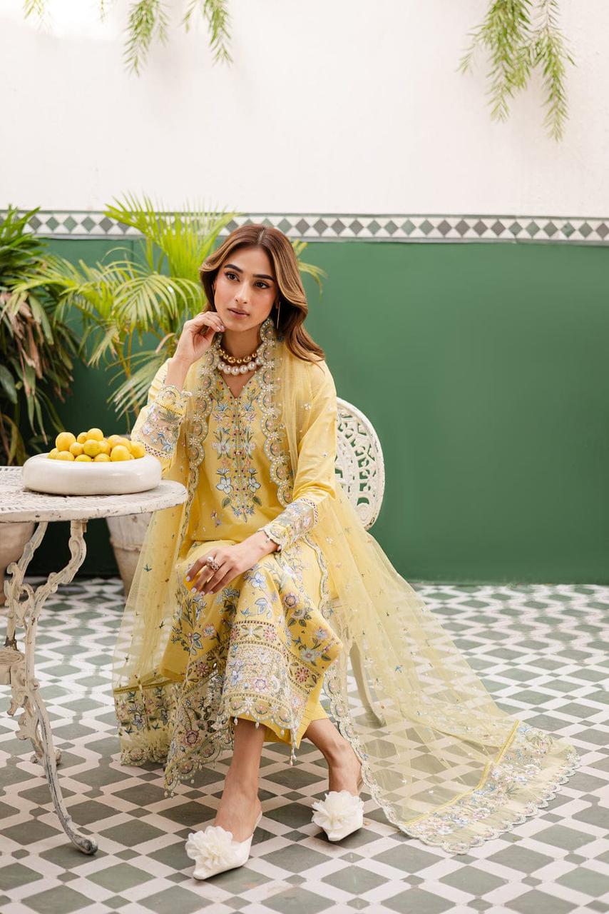 Batik trending Article